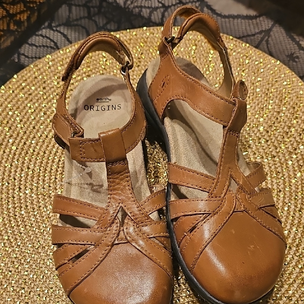Earth Origins Women's Tan Leather Closed-Toe Sandals